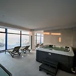 Seaside Serenity In Infinity - Parking Mamaia