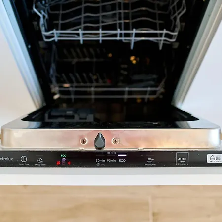 Seaside Serenity In Infinity - Parking