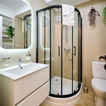 Seaside Serenity In Infinity - Parking Mamaia