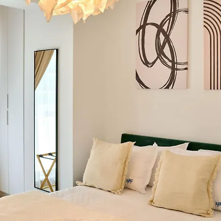 Seaside Serenity In Infinity - Parking Mamaia