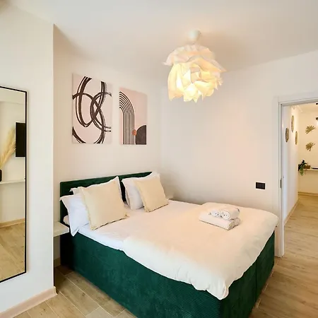 Seaside Serenity In Infinity - Parking * Mamaia