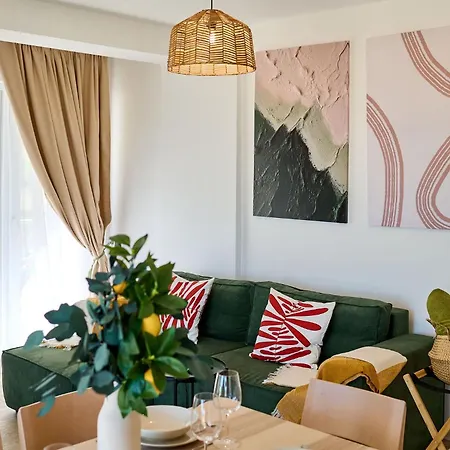 Seaside Serenity In Infinity - Parking