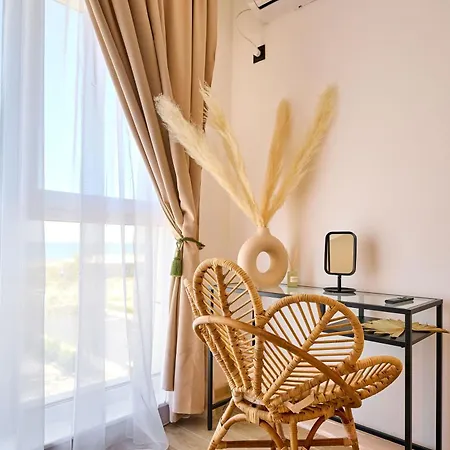 Seaside Serenity In Infinity - Parking