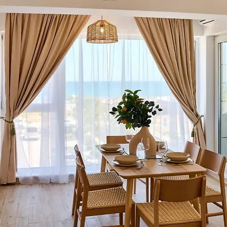 Seaside Serenity In Infinity - Parking