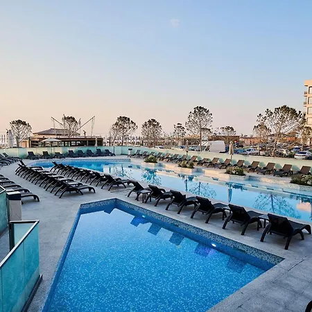 Seaside Serenity In Infinity - Parking * Mamaia