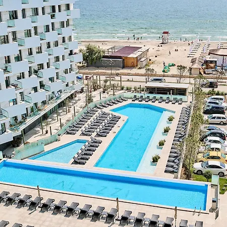 Seaside Serenity In Infinity - Parking